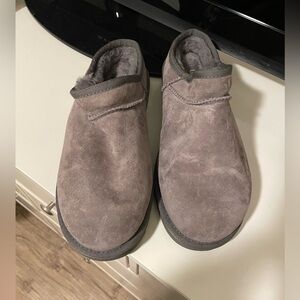 UGG Australia classic slipper, grey, size 9
